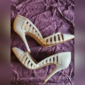 Jessica Simpson WHITE heels / Pumps 7.5